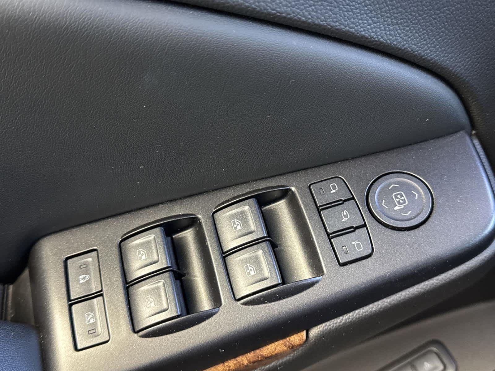 Thumbnail: 2017 Chevrolet Tahoe - 25