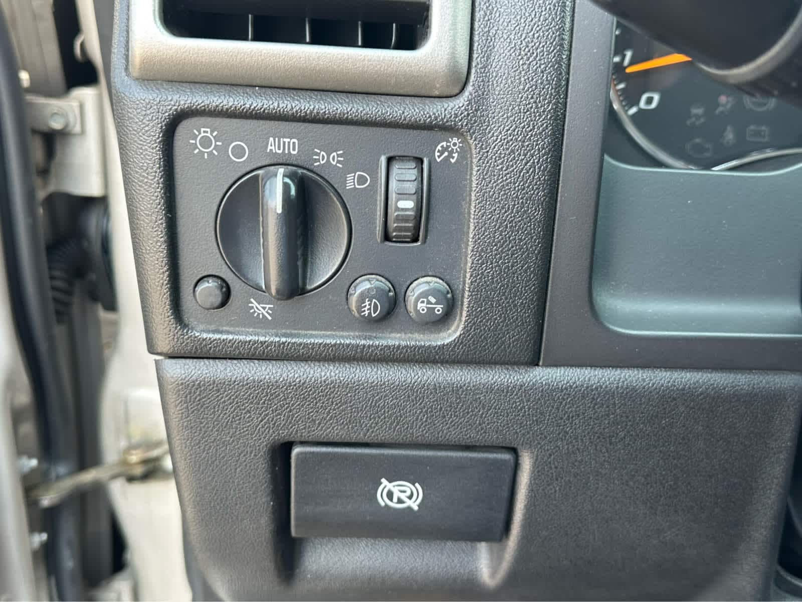 Thumbnail: 2008 Chevrolet Colorado - 16