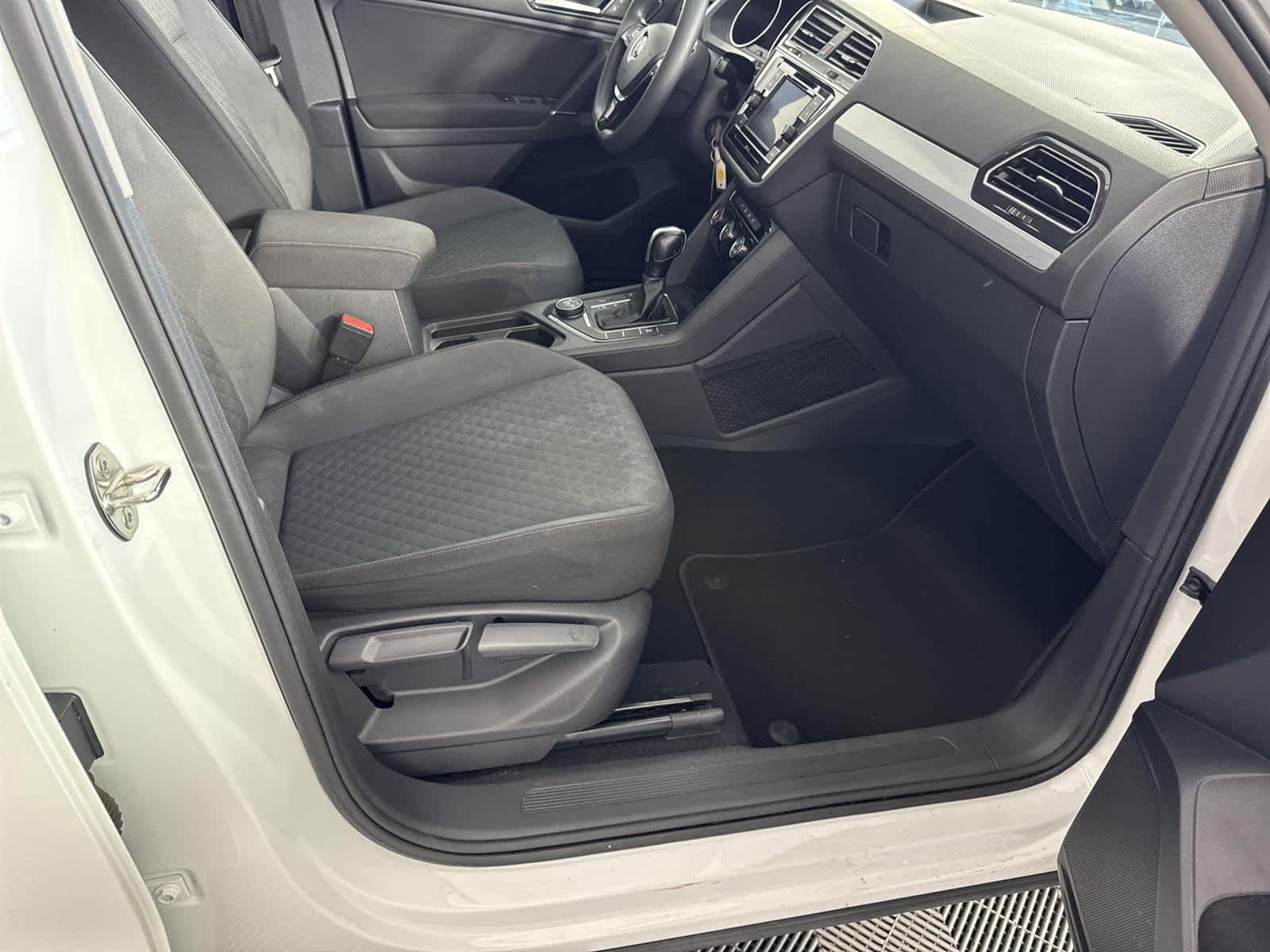 Thumbnail: 2018 Volkswagen Tiguan - 15