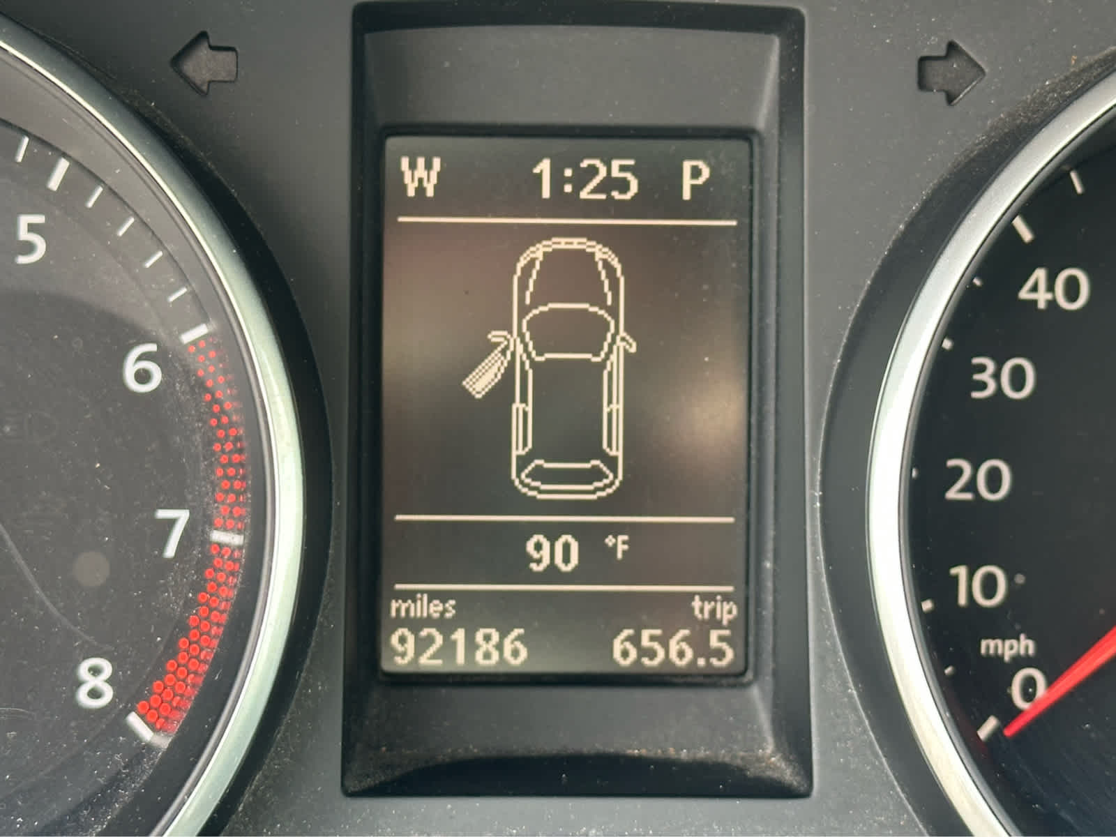 Thumbnail: 2010 Volkswagen Golf - 24
