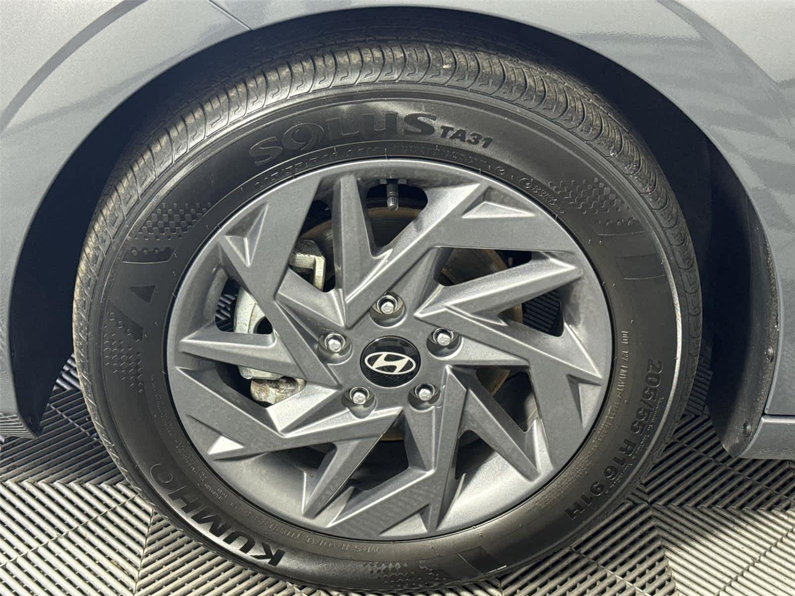 Thumbnail: 2024 Hyundai Elantra - 10