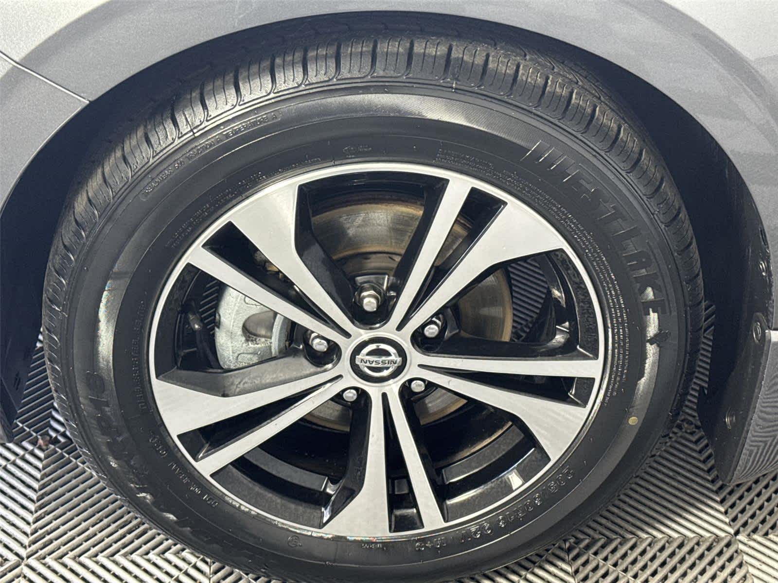 Thumbnail: 2023 Nissan Sentra - 10