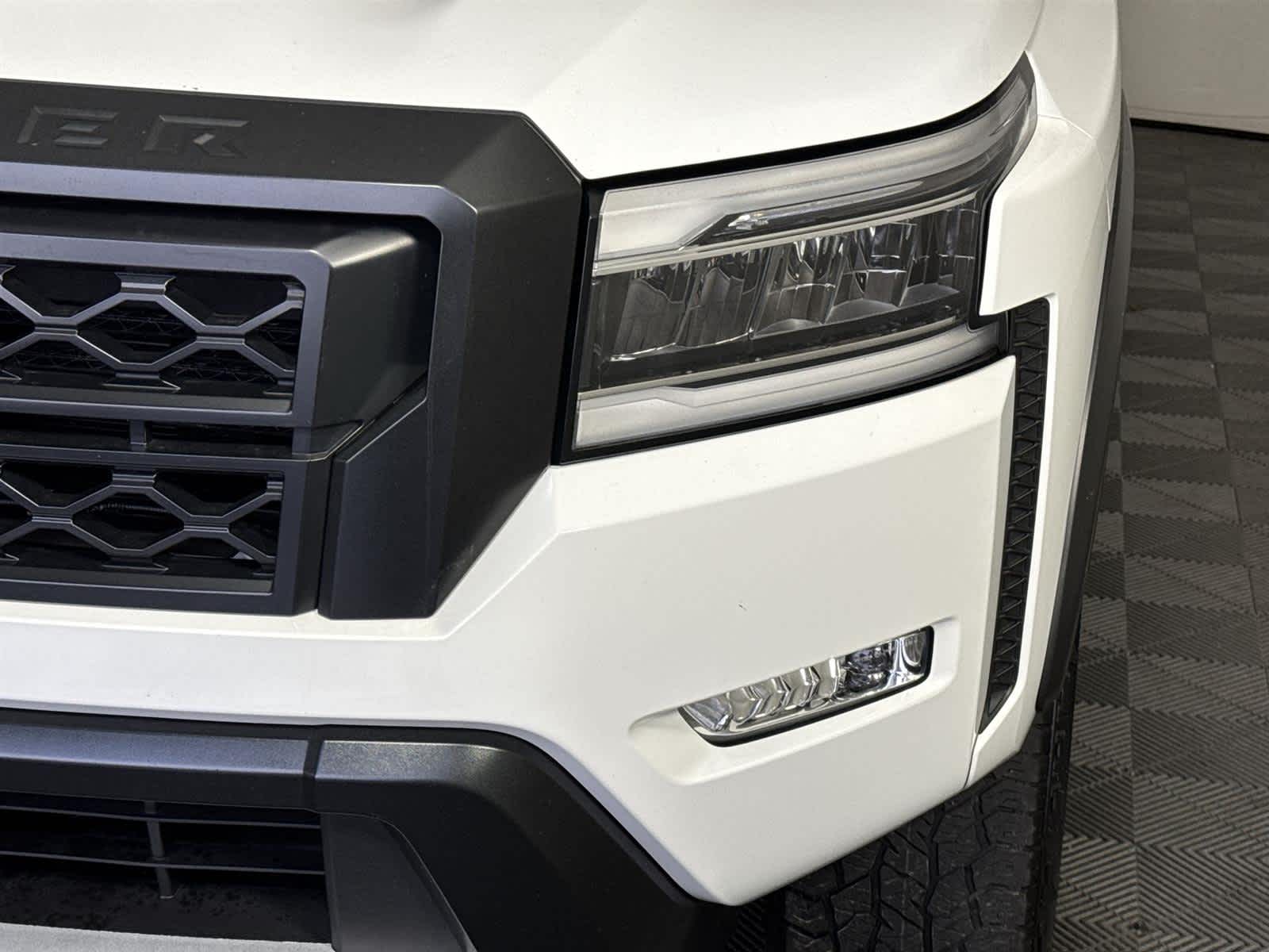 Thumbnail: 2024 Nissan Frontier - 9