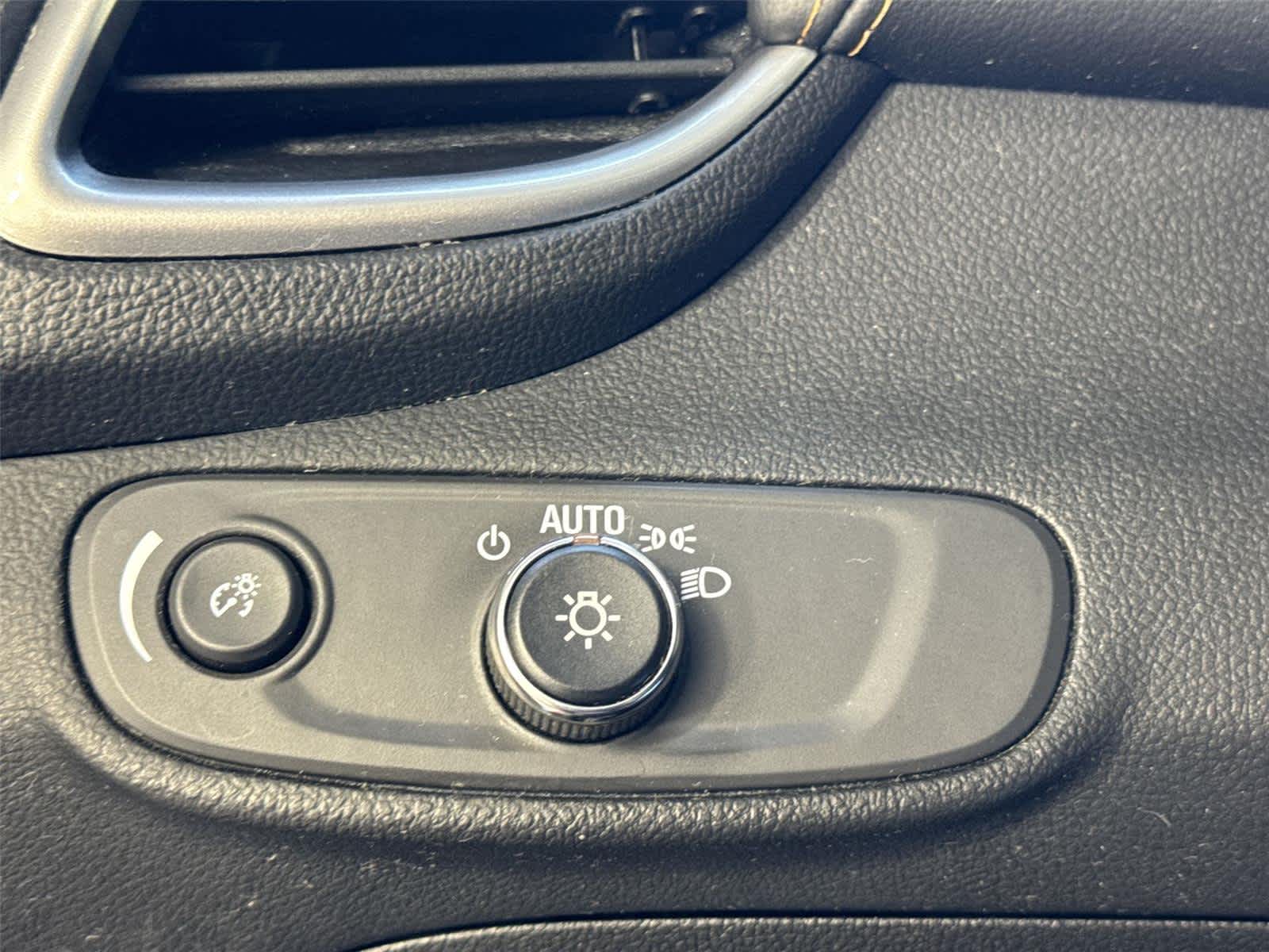 Thumbnail: 2022 Chevrolet Trax - 22