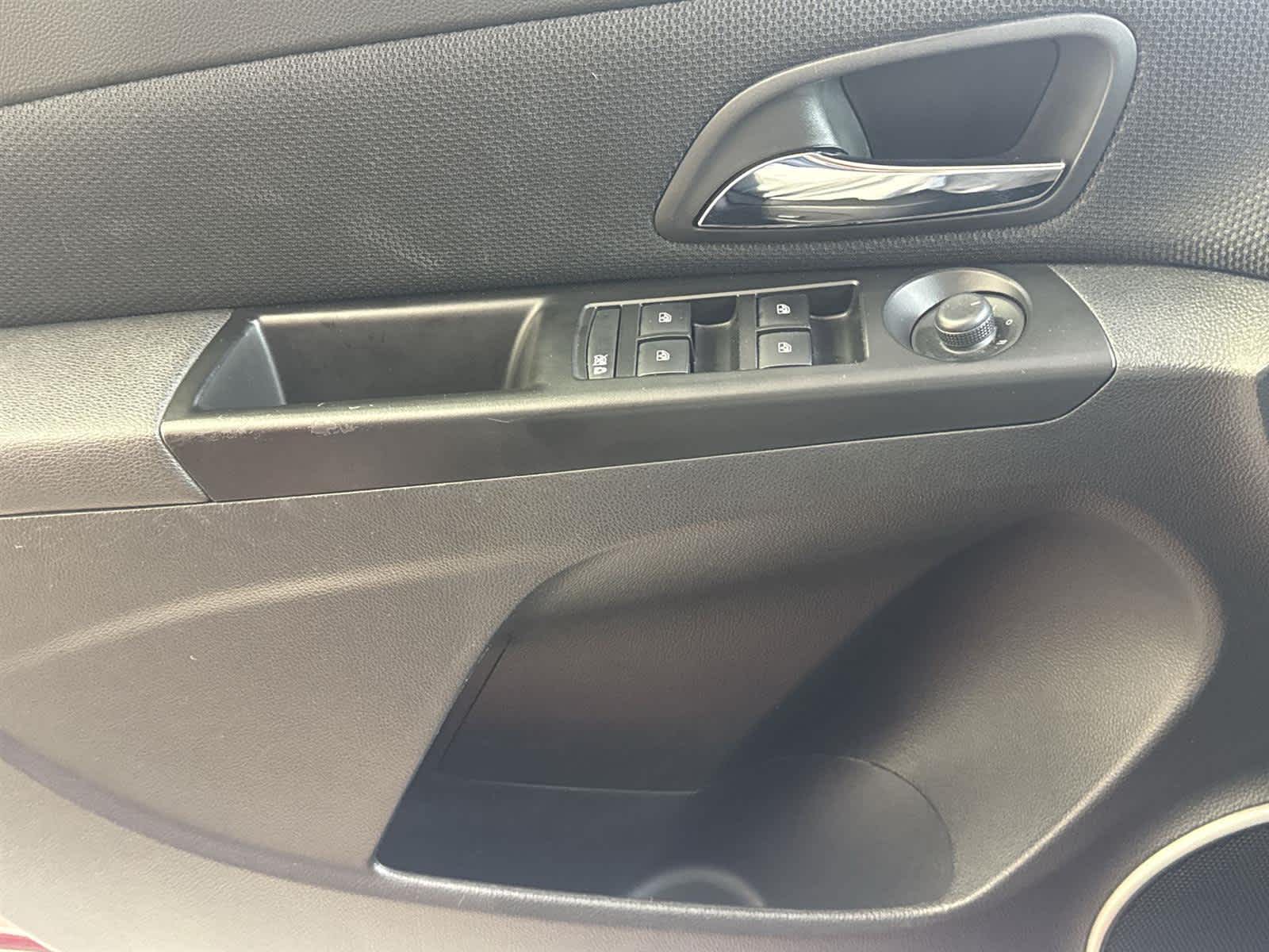 Thumbnail: 2014 Chevrolet Cruze - 21