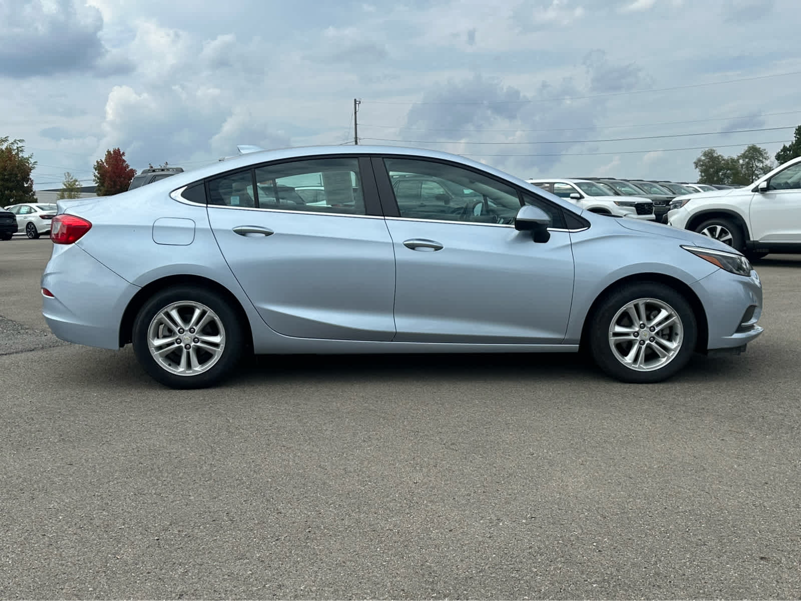 Thumbnail: 2017 Chevrolet Cruze - 8