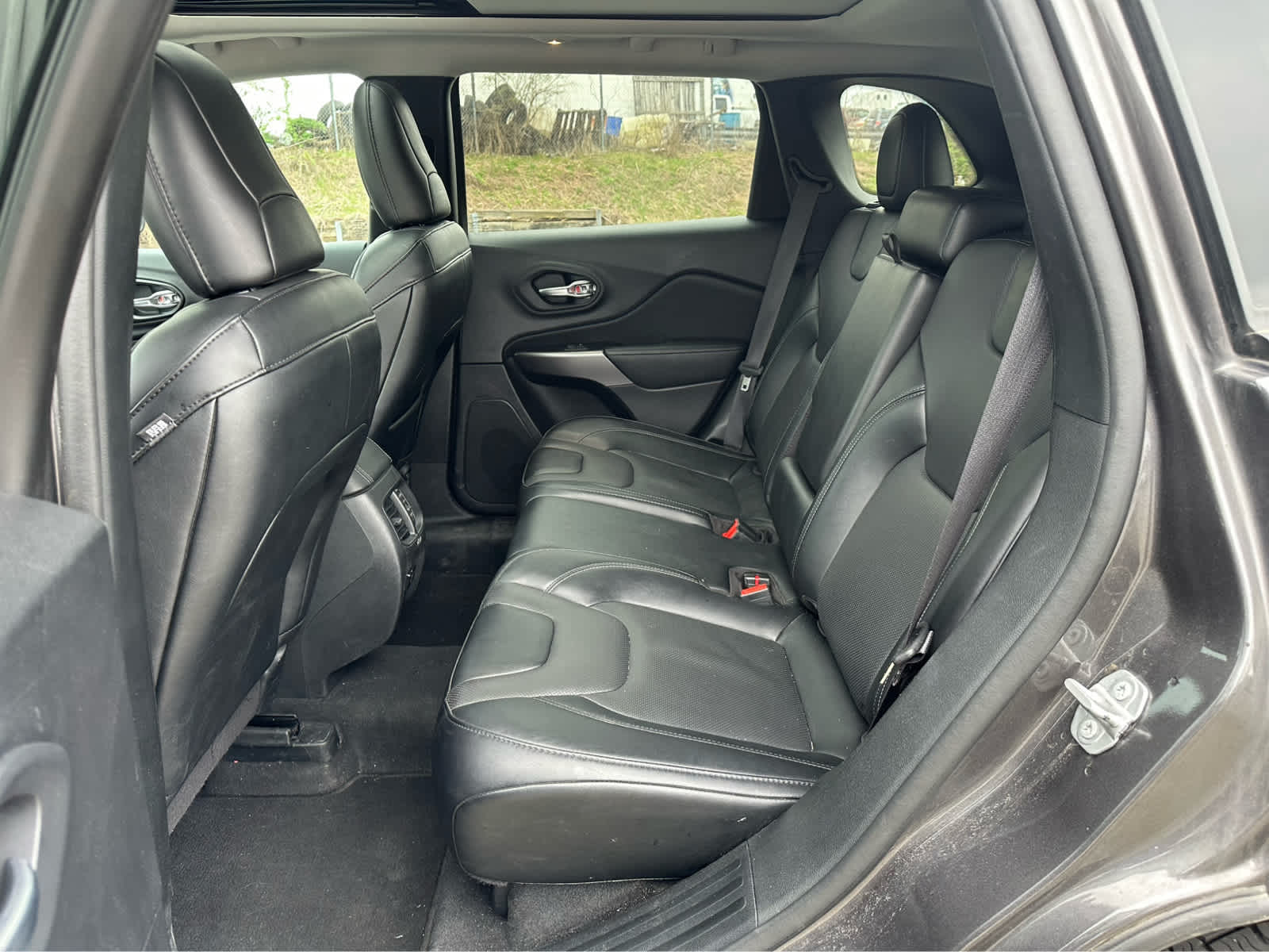 Thumbnail: 2022 Jeep Cherokee - 23