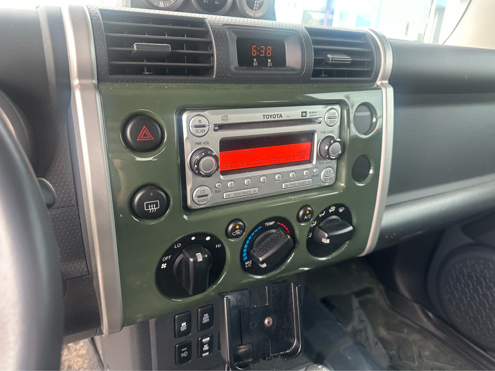 Thumbnail: 2011 Toyota FJ Cruiser - 4