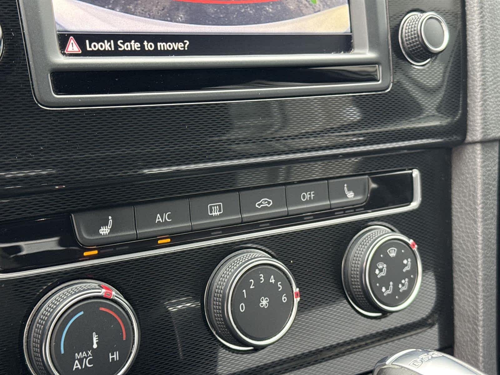 Thumbnail: 2017 Volkswagen Golf - 17