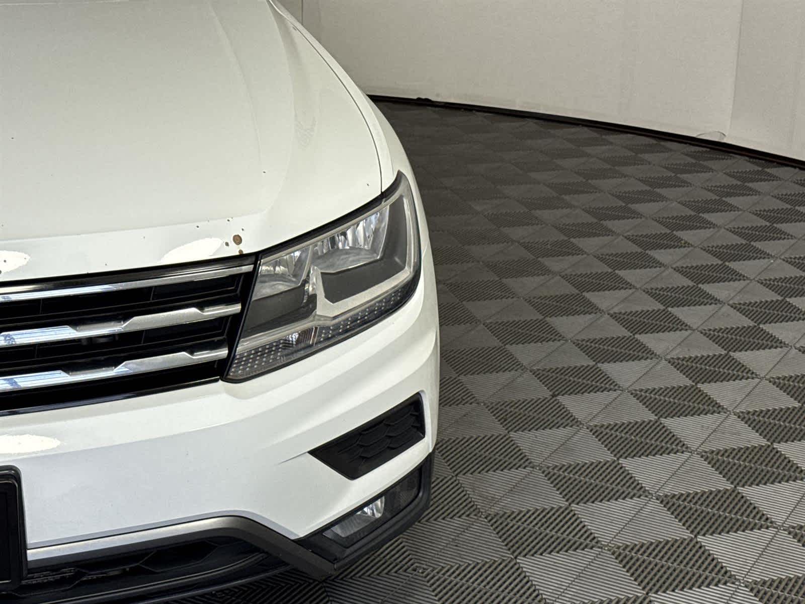 Thumbnail: 2018 Volkswagen Tiguan - 9