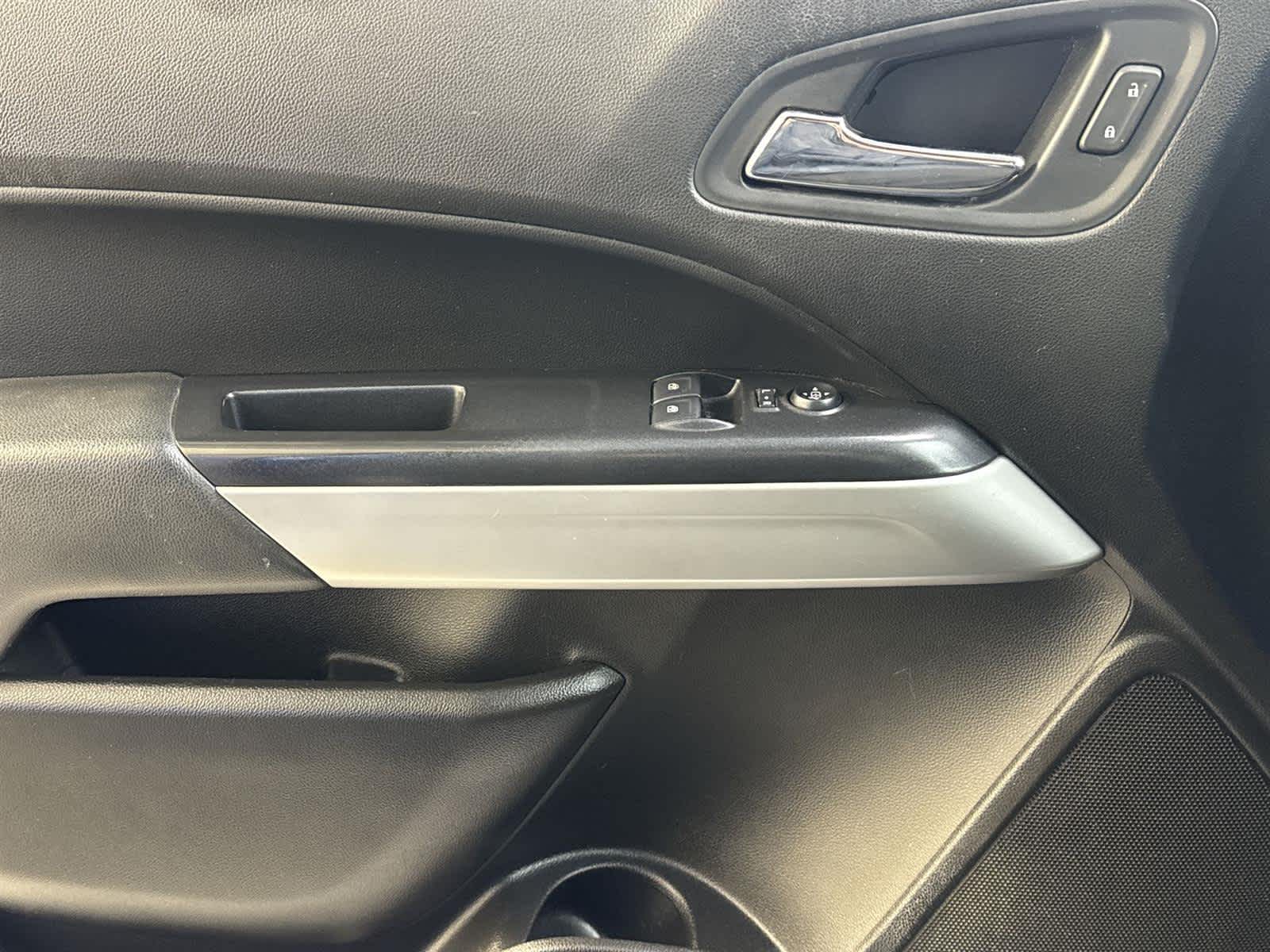 Thumbnail: 2018 Chevrolet Colorado - 21