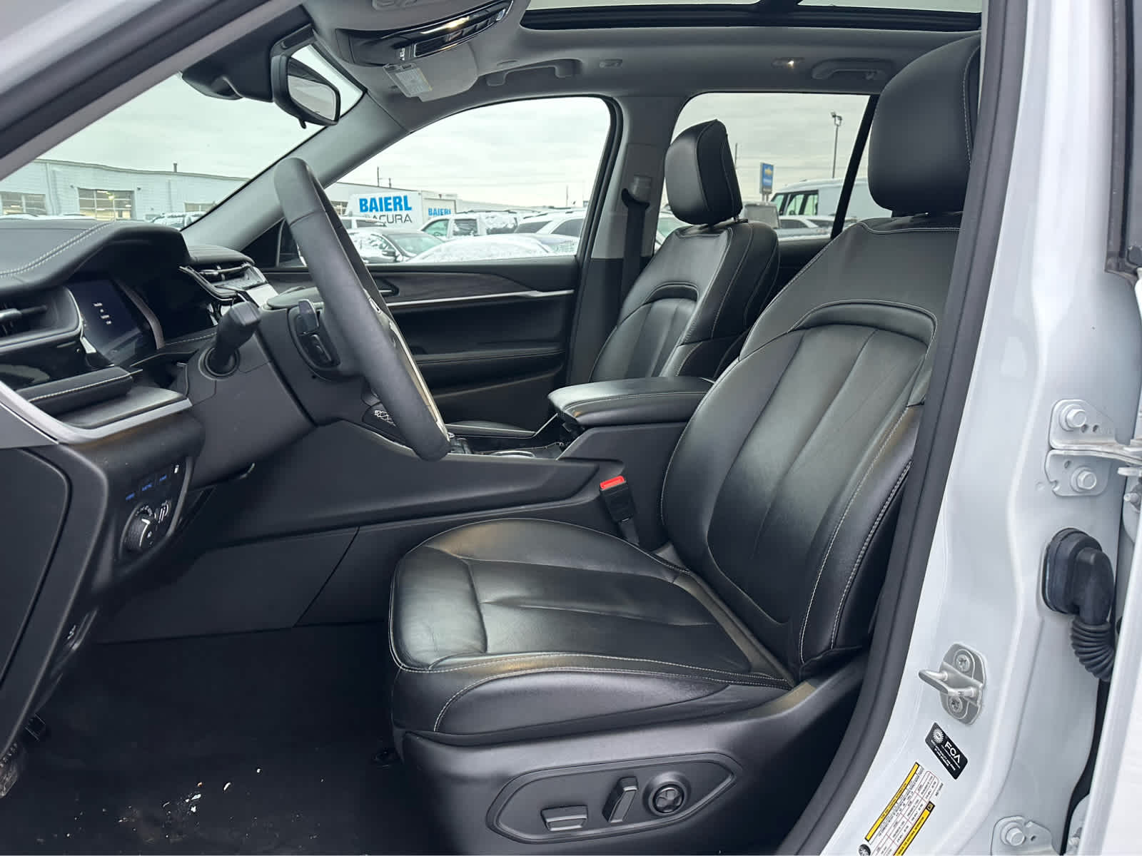 Thumbnail: 2022 Jeep Grand Cherokee - 10