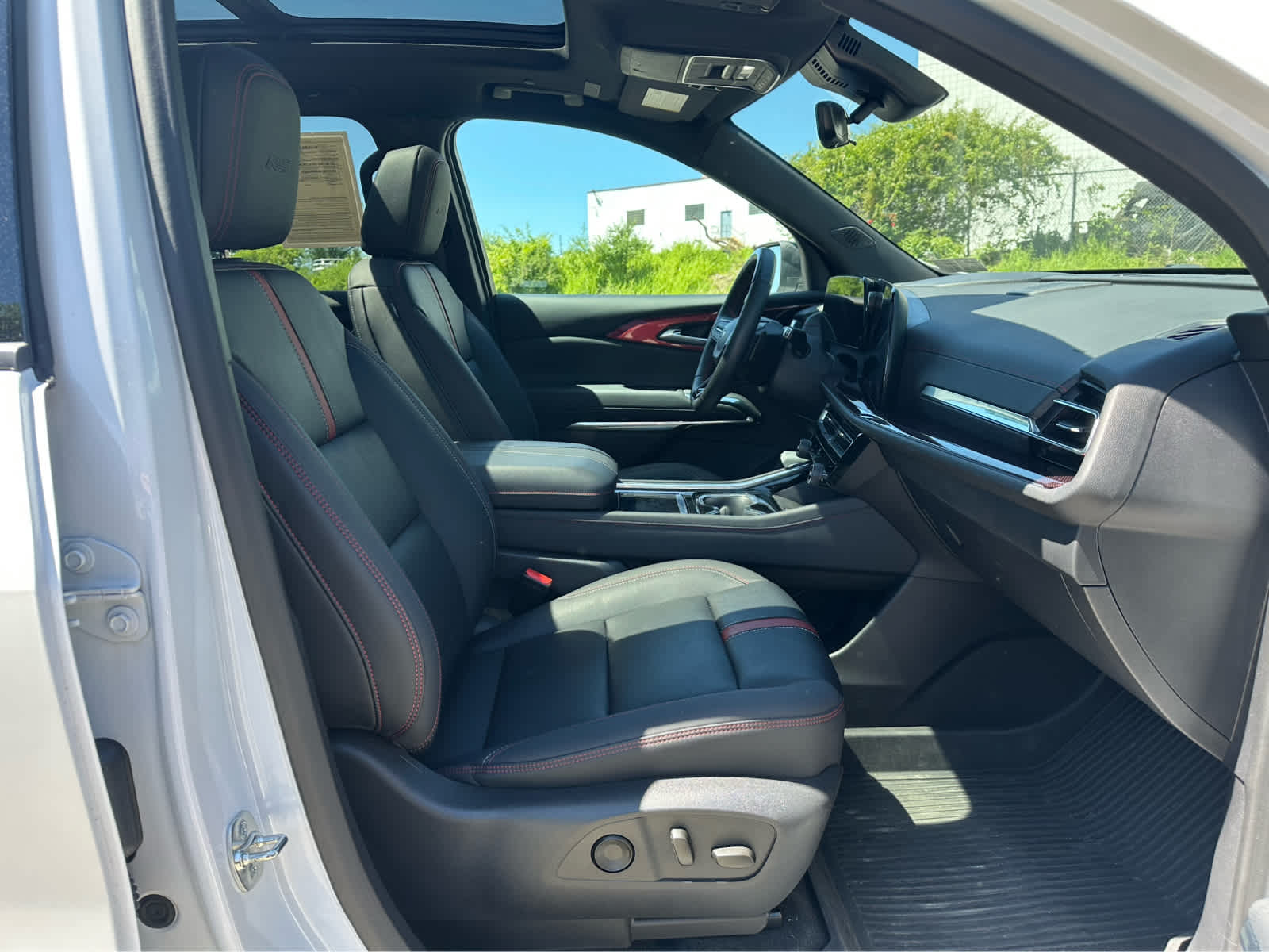 Thumbnail: 2024 Chevrolet Traverse - 22