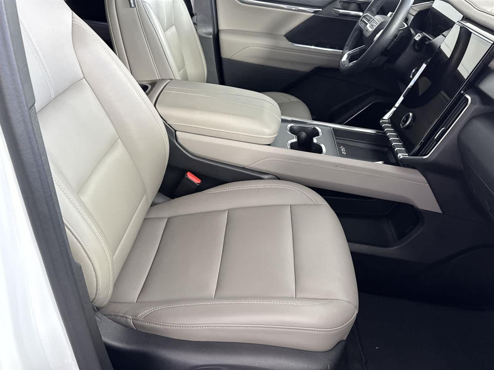 Thumbnail: 2024 GMC Acadia - 16