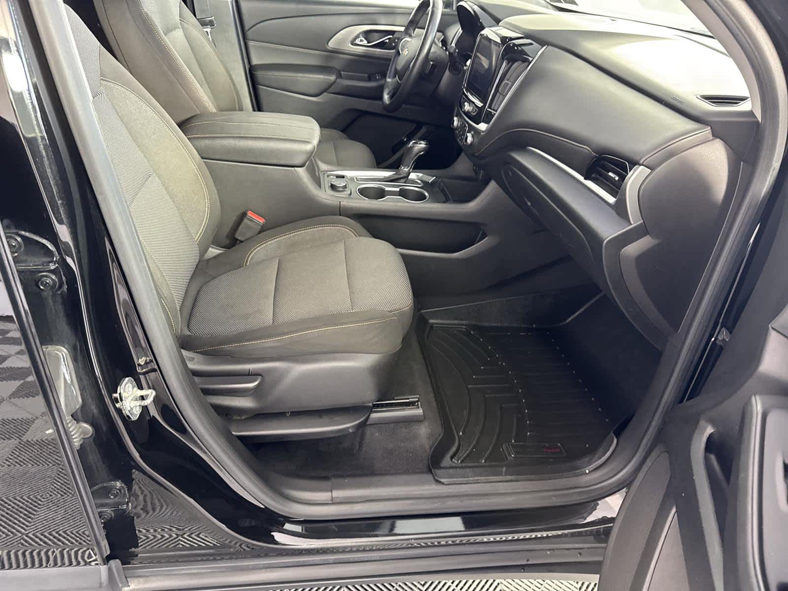 Thumbnail: 2018 Chevrolet Traverse - 16