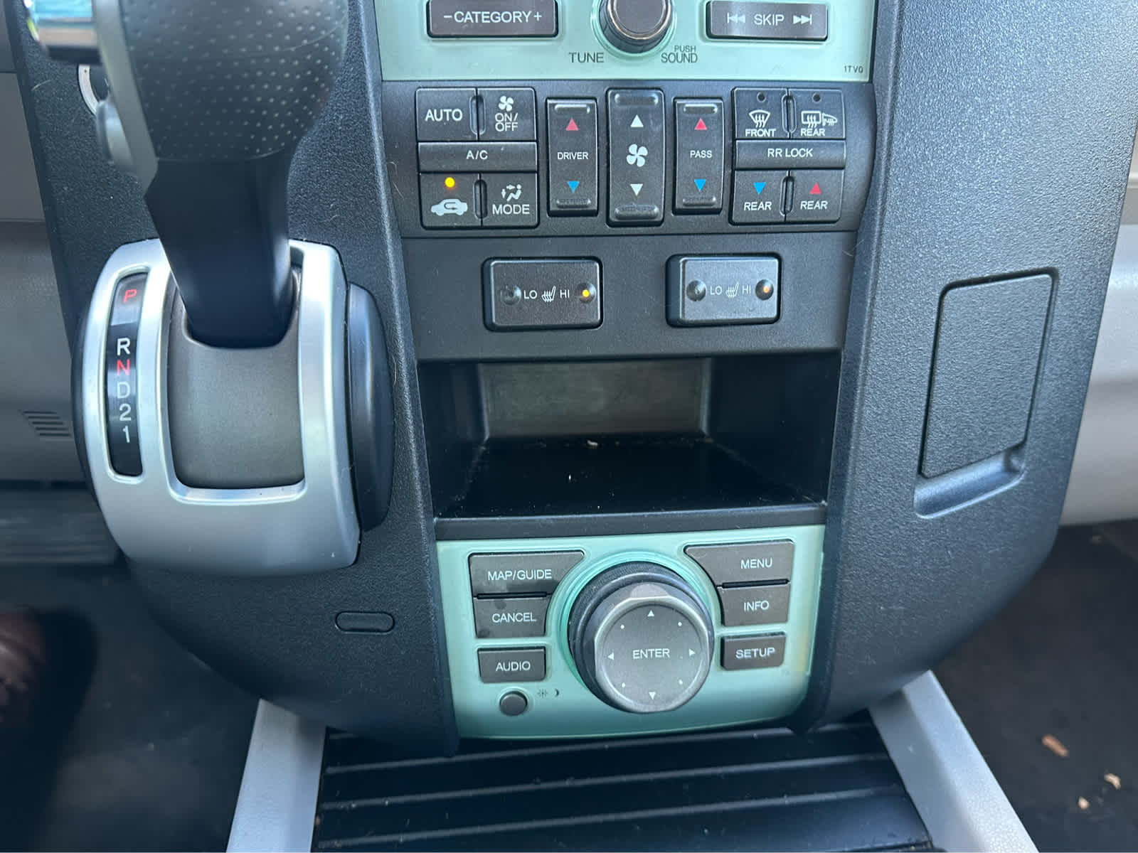 Thumbnail: 2010 Honda Pilot - 17