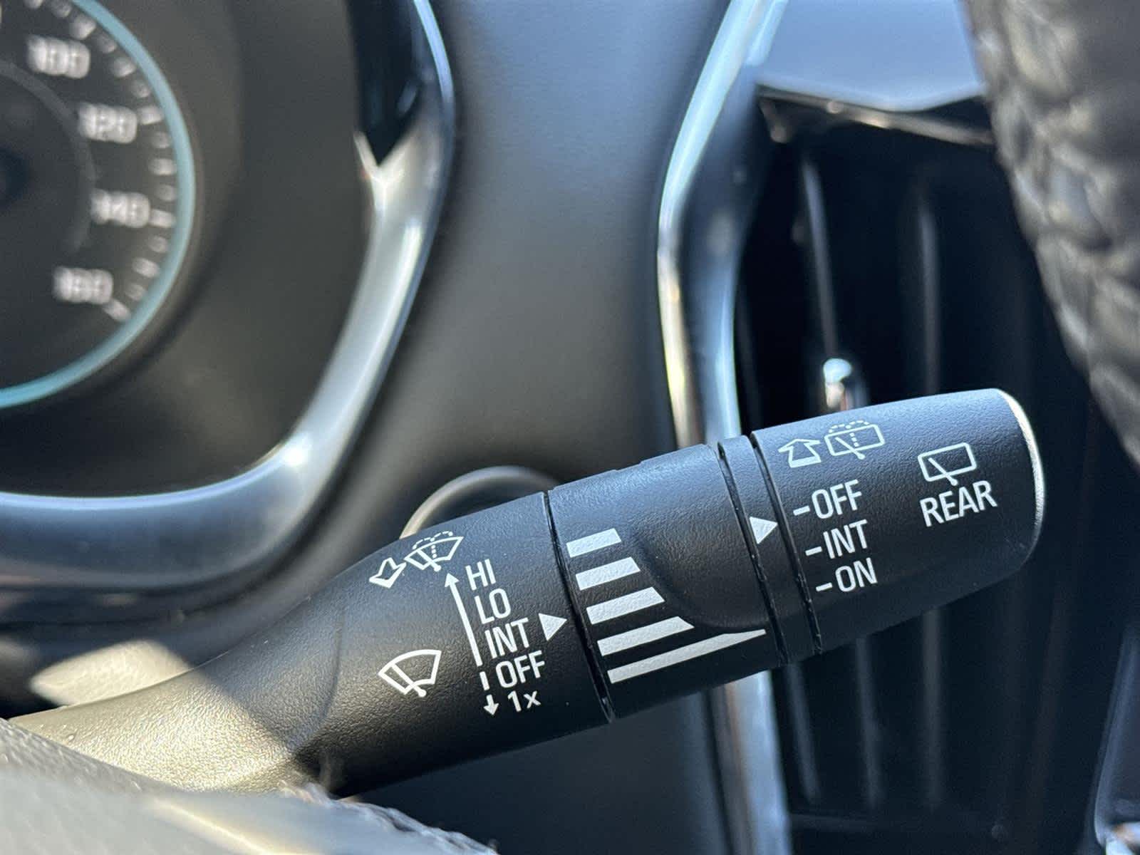 Thumbnail: 2023 Chevrolet Traverse - 30