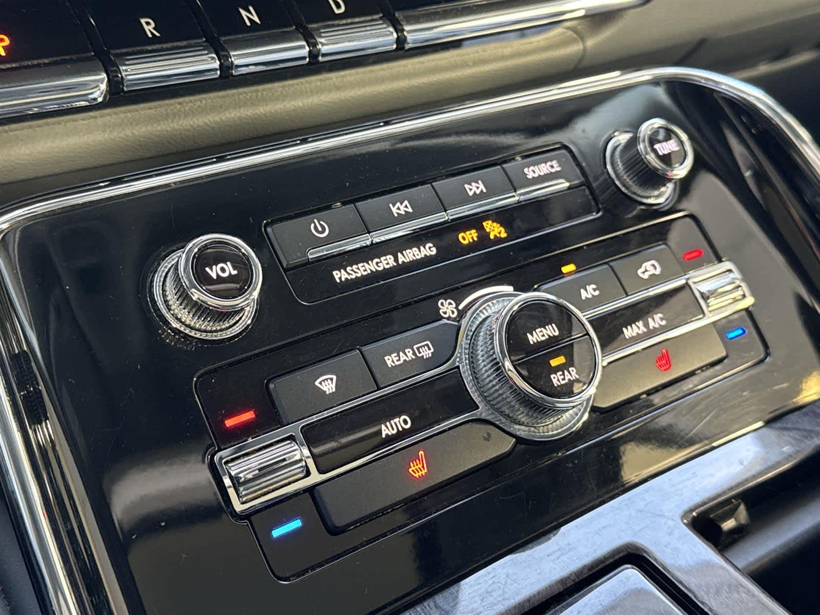 Thumbnail: 2019 Lincoln Navigator - 19