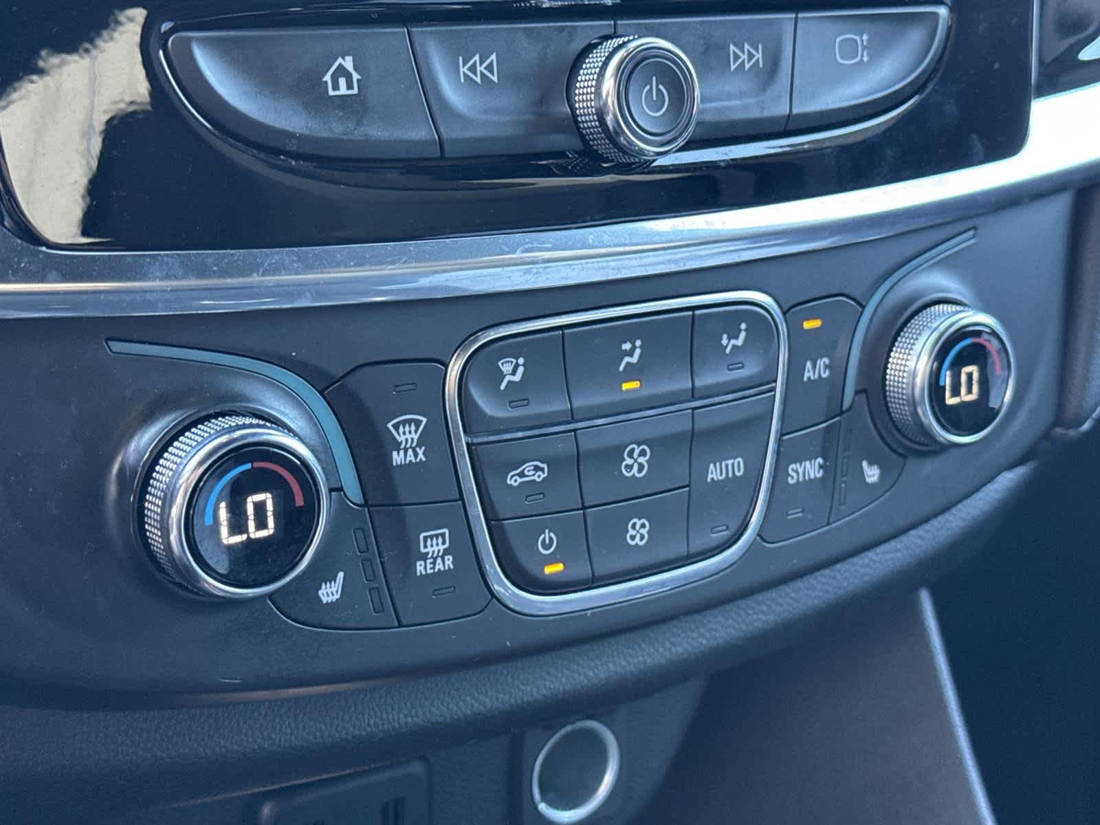 Thumbnail: 2023 Chevrolet Traverse - 21