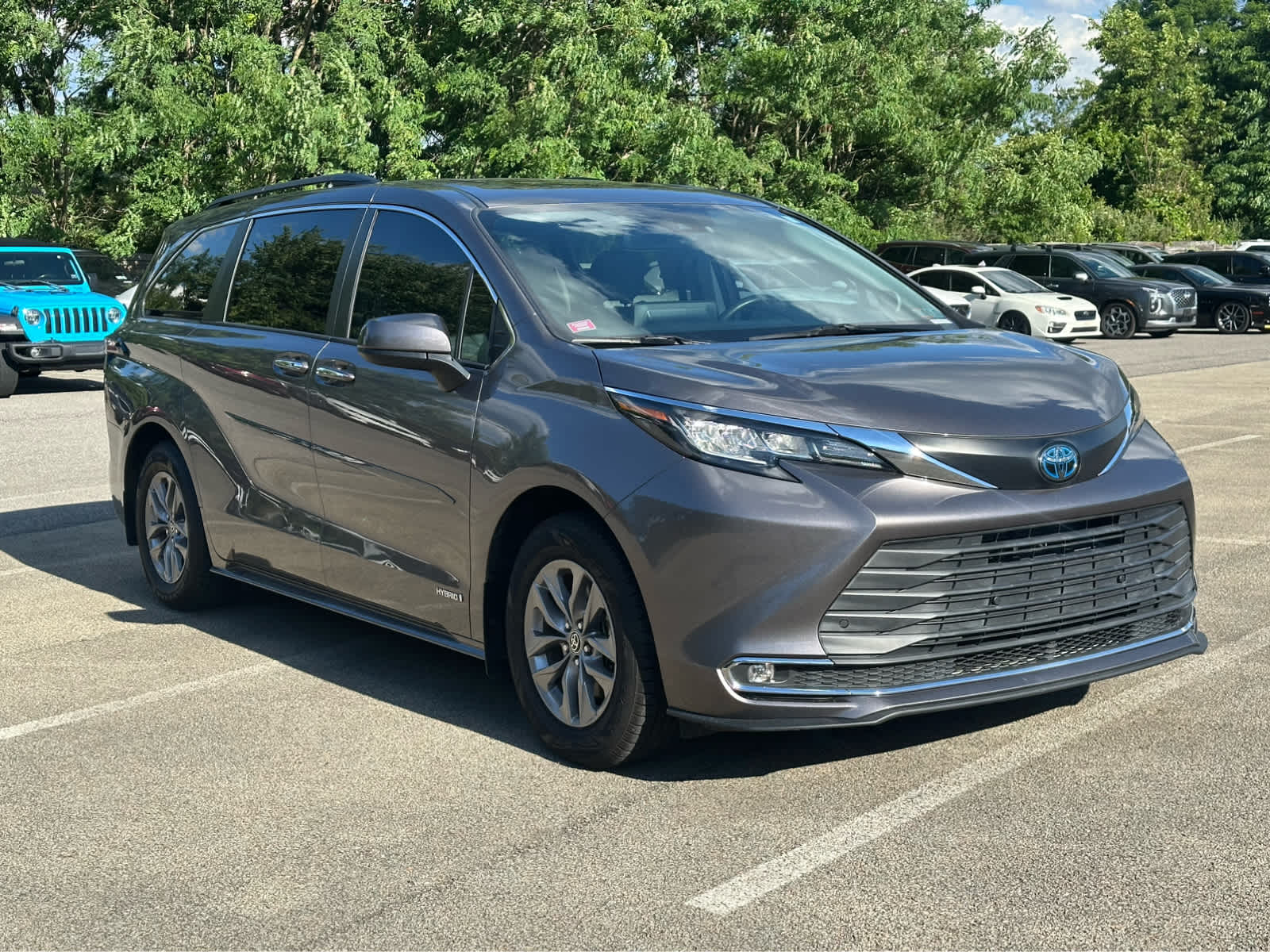 Thumbnail: 2021 Toyota Sienna - 3
