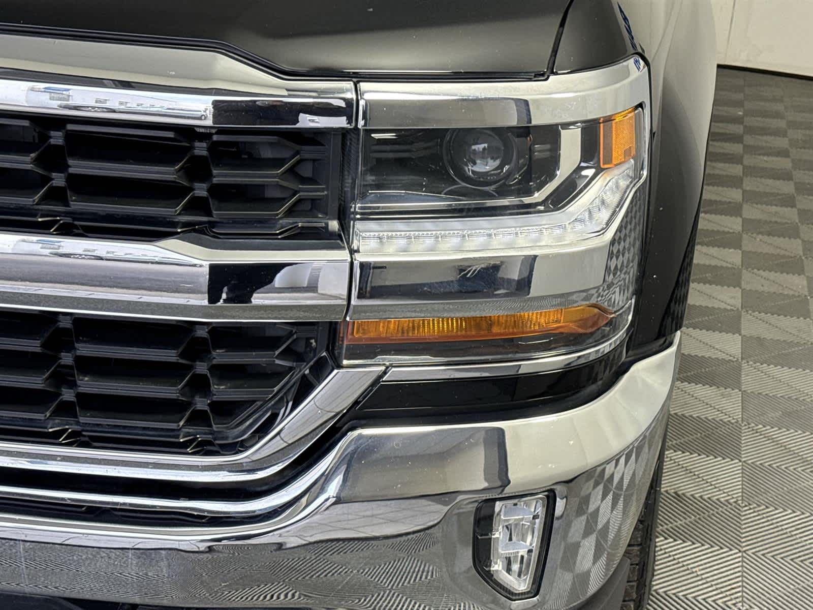 Thumbnail: 2019 Chevrolet Silverado 1500 - 9