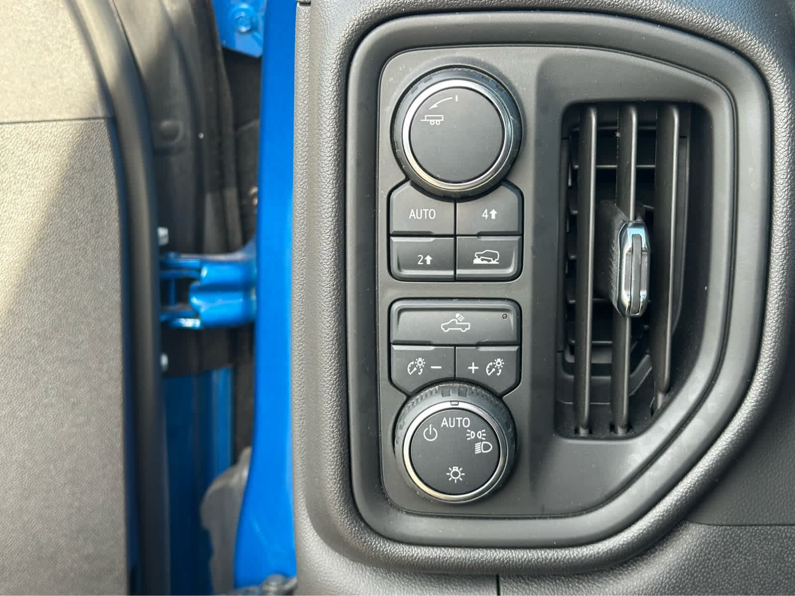 Thumbnail: 2024 Chevrolet Silverado 1500 - 17