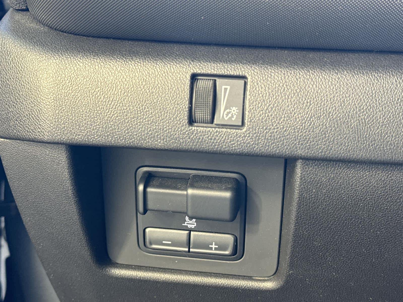 Thumbnail: 2023 Chevrolet Colorado - 25