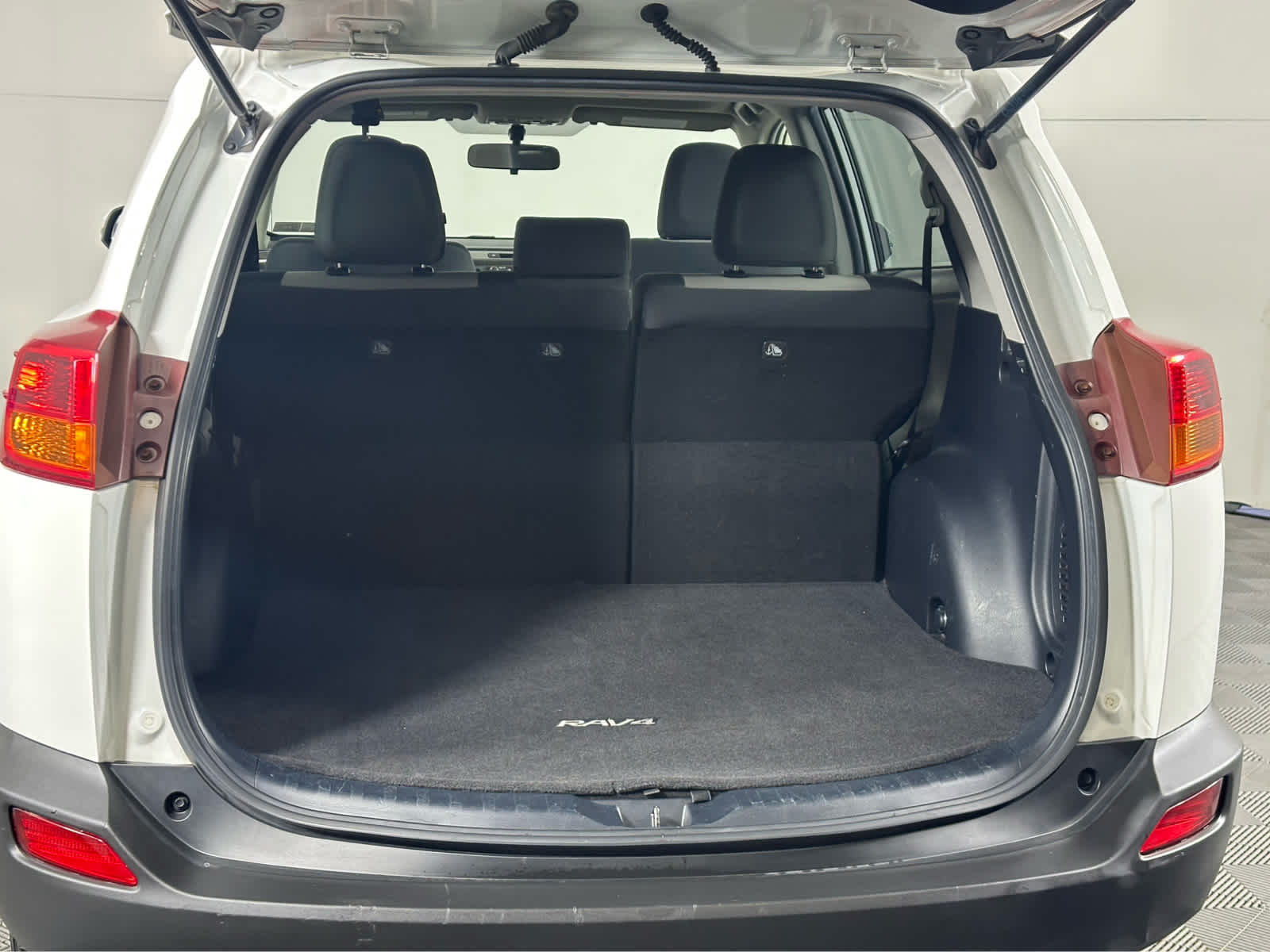 Thumbnail: 2013 Toyota RAV4 - 22