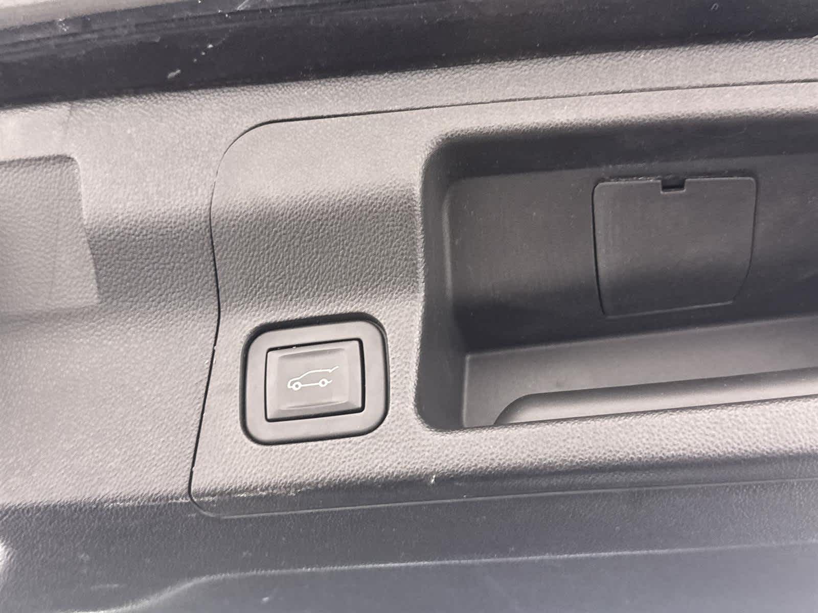 Thumbnail: 2017 GMC Acadia - 16