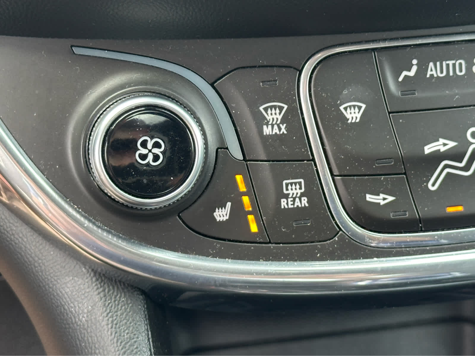 Thumbnail: 2018 Chevrolet Volt - 14