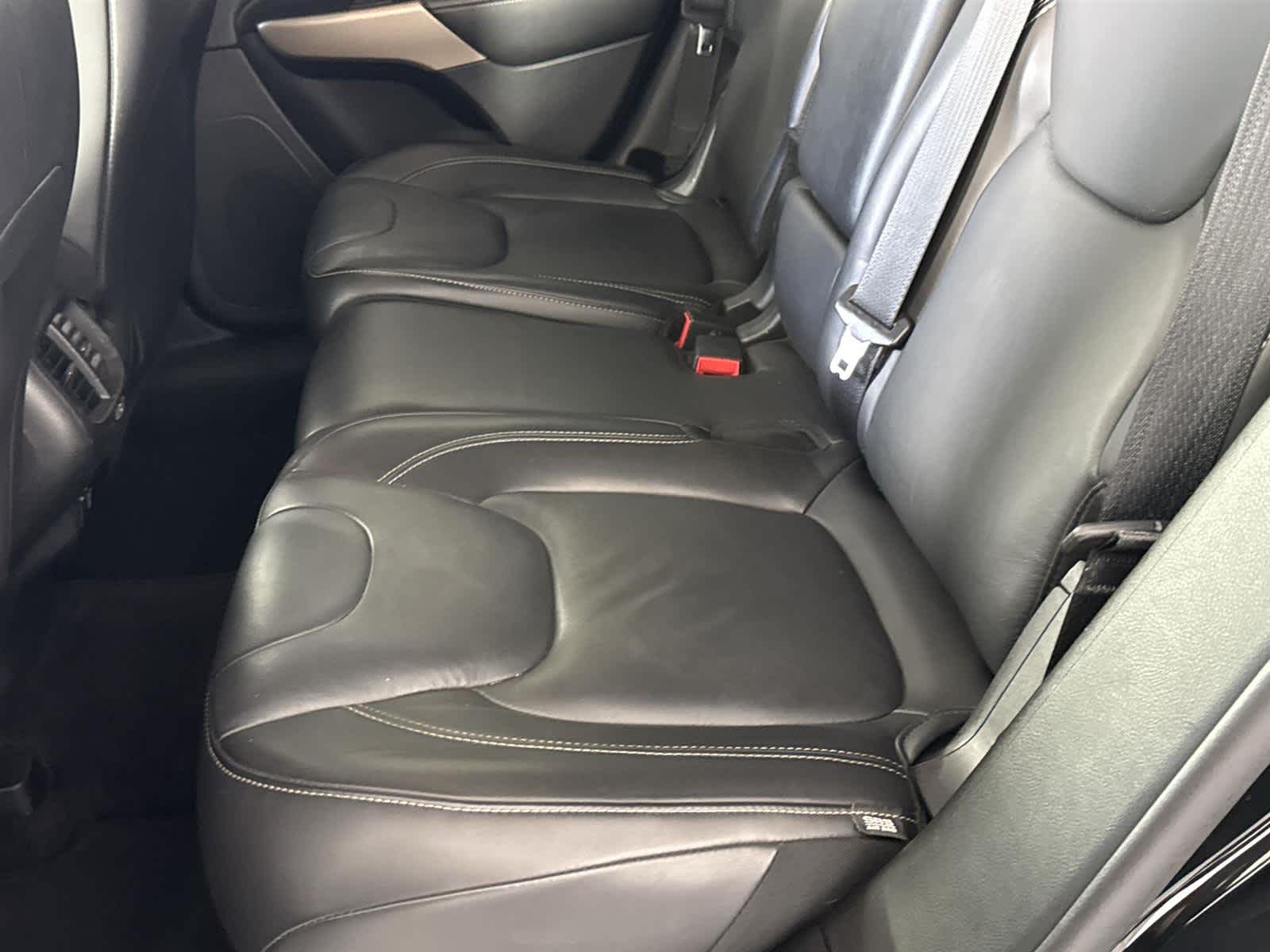 Thumbnail: 2018 Jeep Cherokee - 13