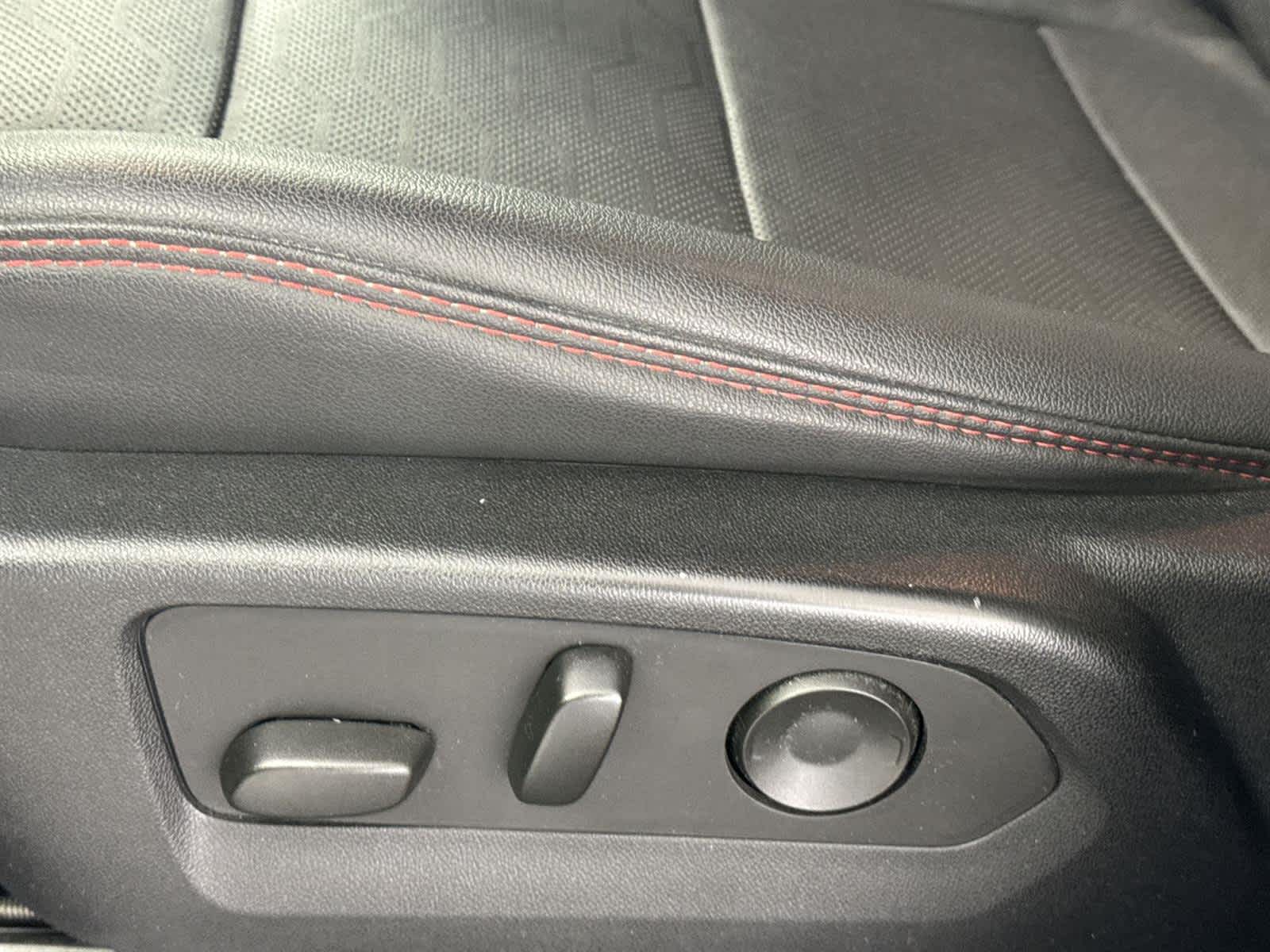 Thumbnail: 2023 Chevrolet Colorado - 13