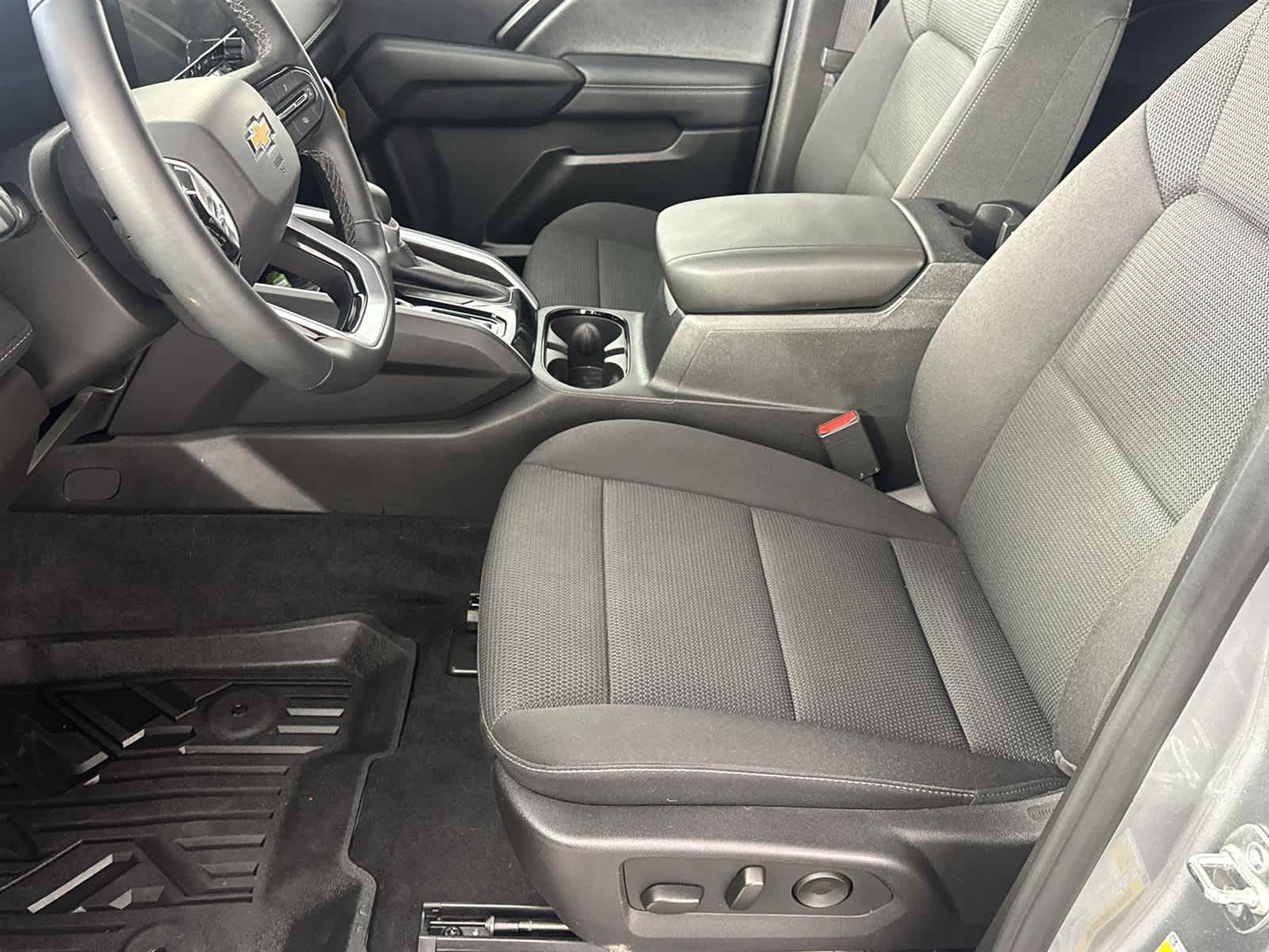 Thumbnail: 2024 Chevrolet Colorado - 12