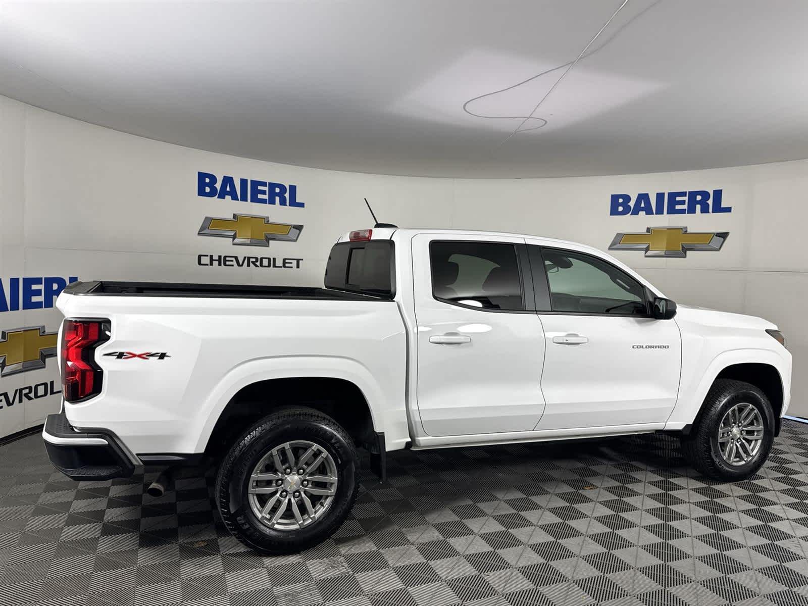 Thumbnail: 2024 Chevrolet Colorado - 6