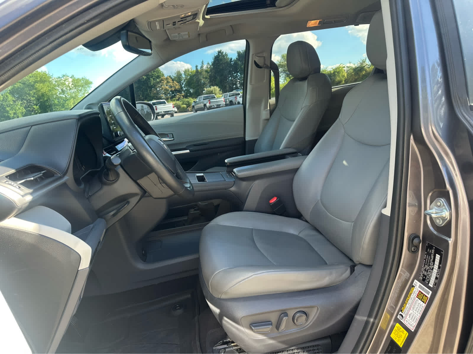 Thumbnail: 2021 Toyota Sienna - 10