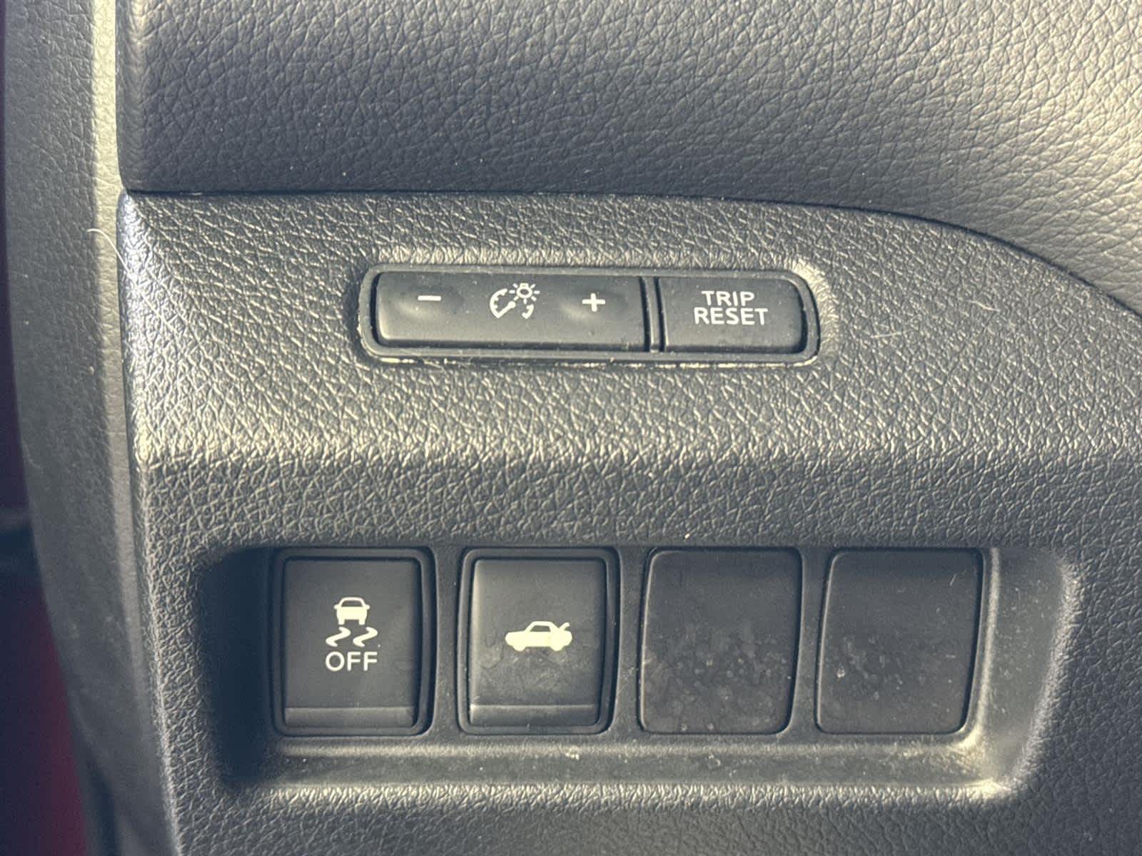 Thumbnail: 2015 Nissan Altima - 23