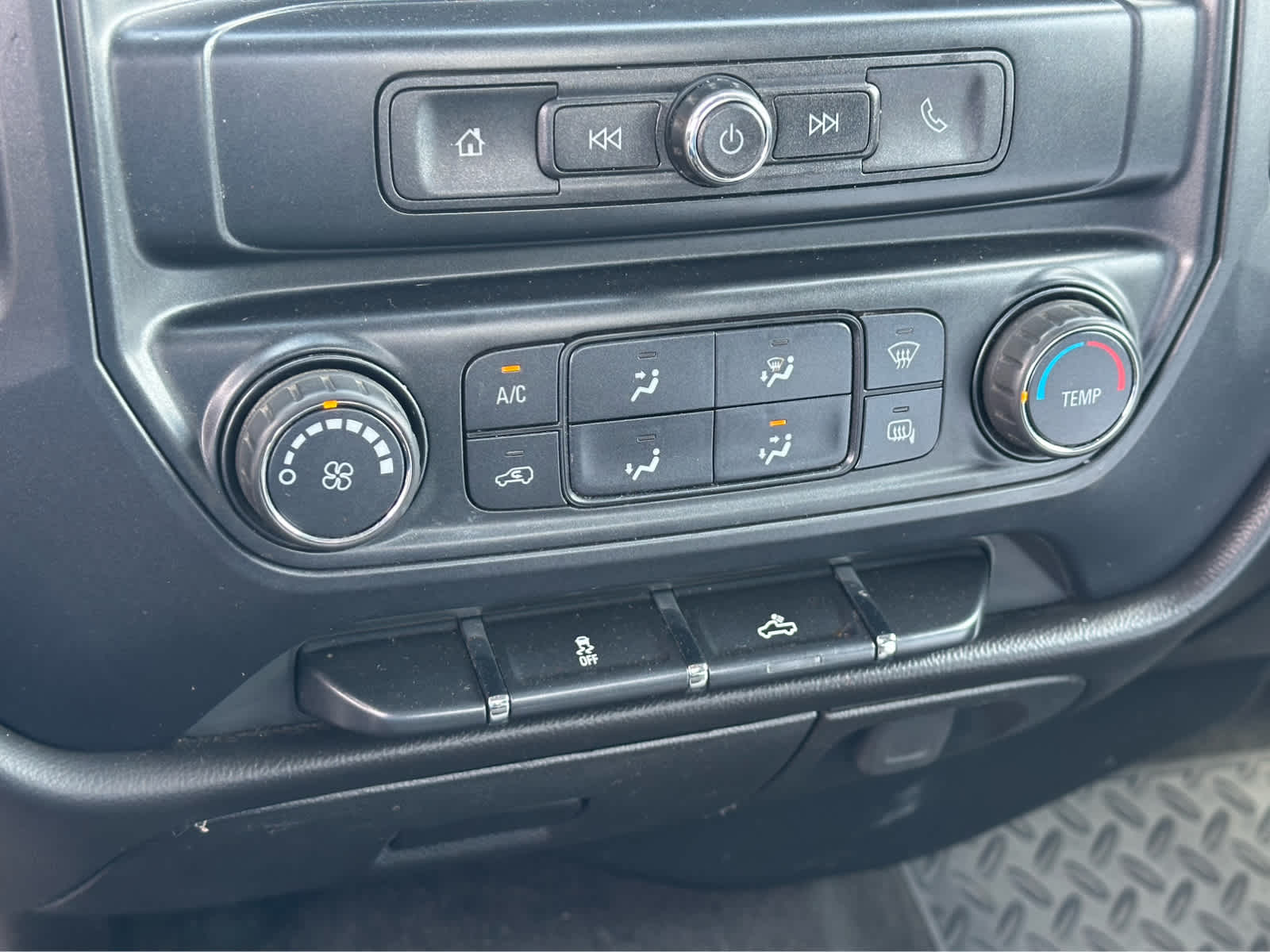 Thumbnail: 2018 Chevrolet Silverado 1500 - 15