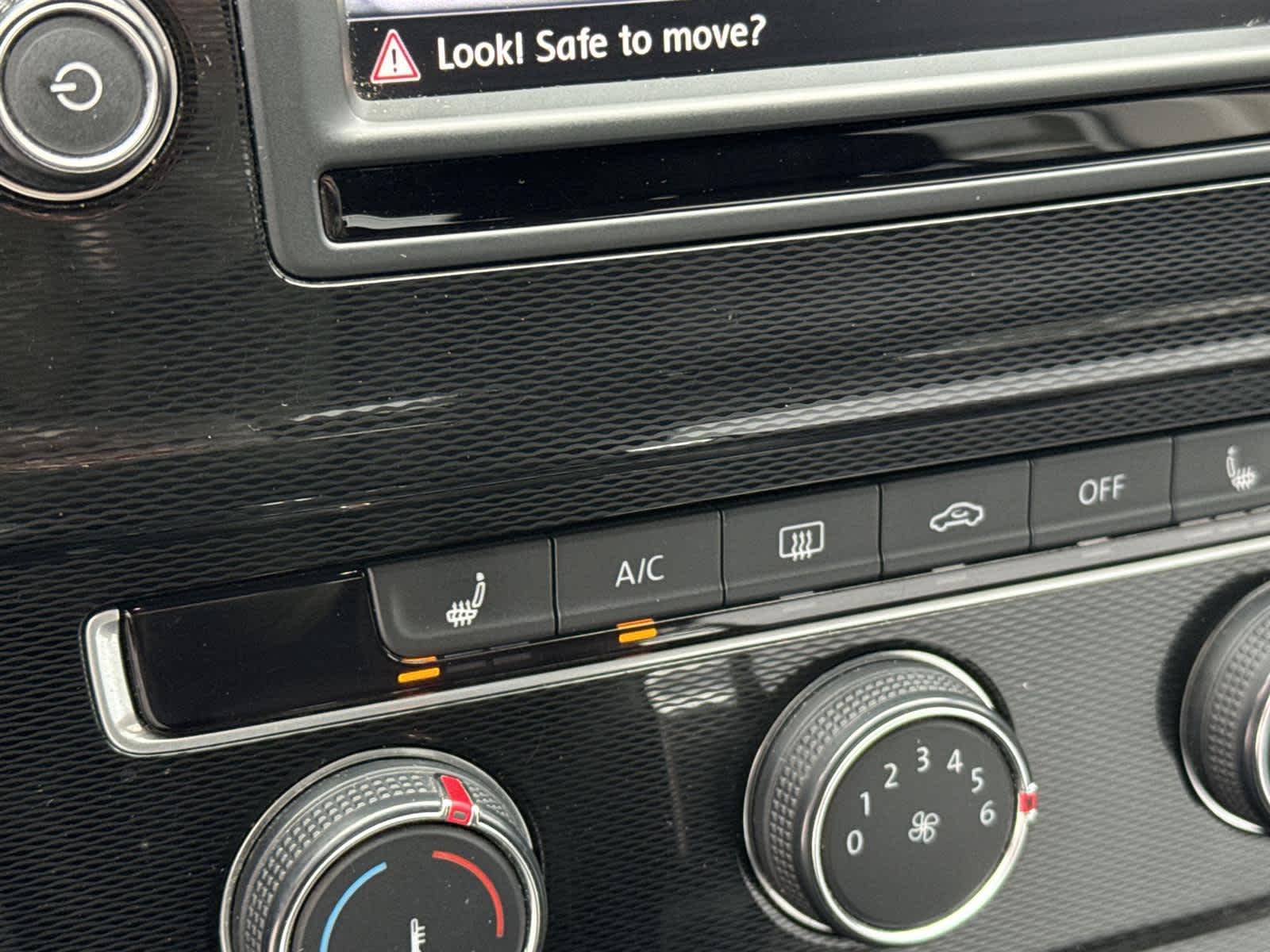 Thumbnail: 2017 Volkswagen Golf - 18