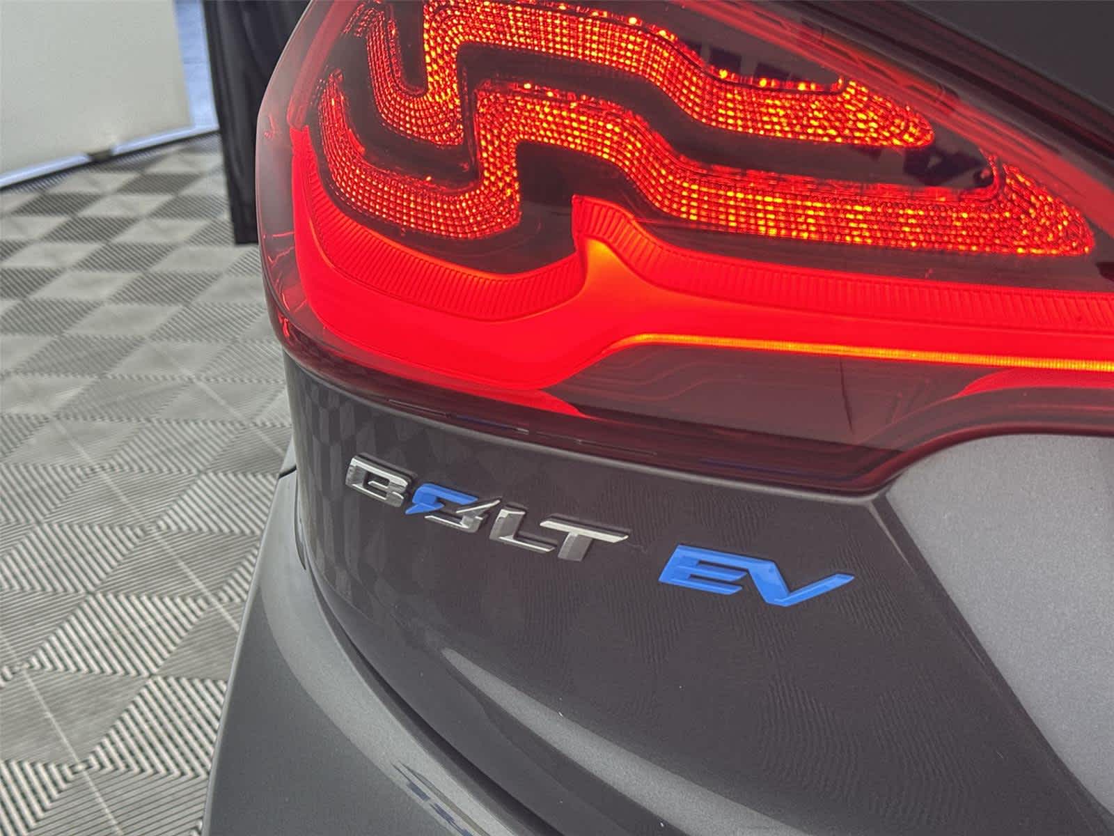 Thumbnail: 2017 Chevrolet Bolt EV - 10