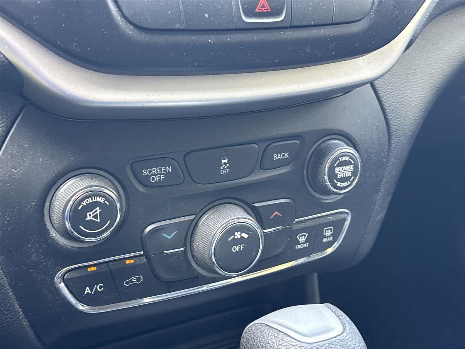 Thumbnail: 2014 Jeep Cherokee - 16