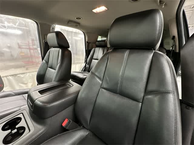 Thumbnail: 2009 Chevrolet Tahoe - 12