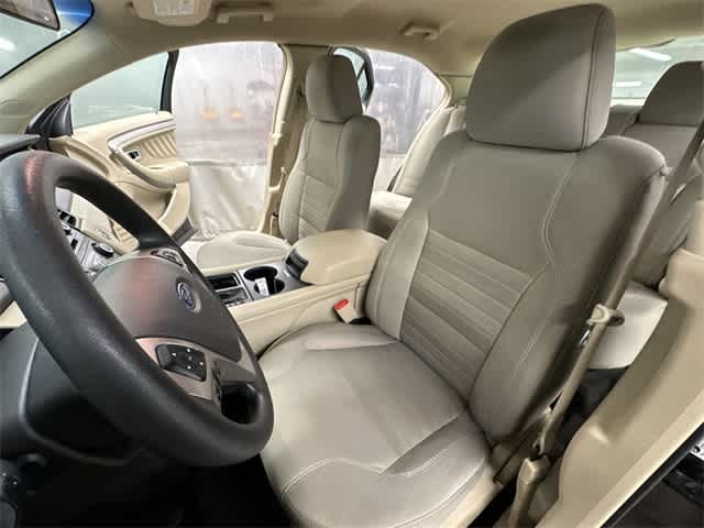 2015 Ford Taurus SE 14