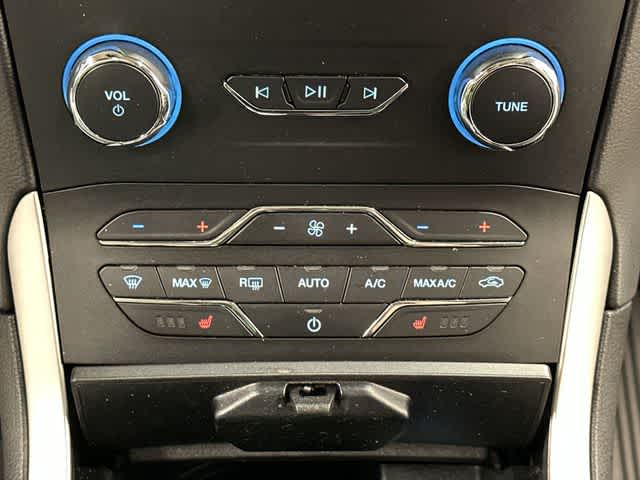 Thumbnail: 2020 Ford Edge - 16