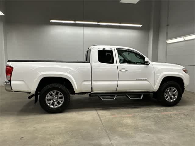 Thumbnail: 2017 Toyota Tacoma - 3