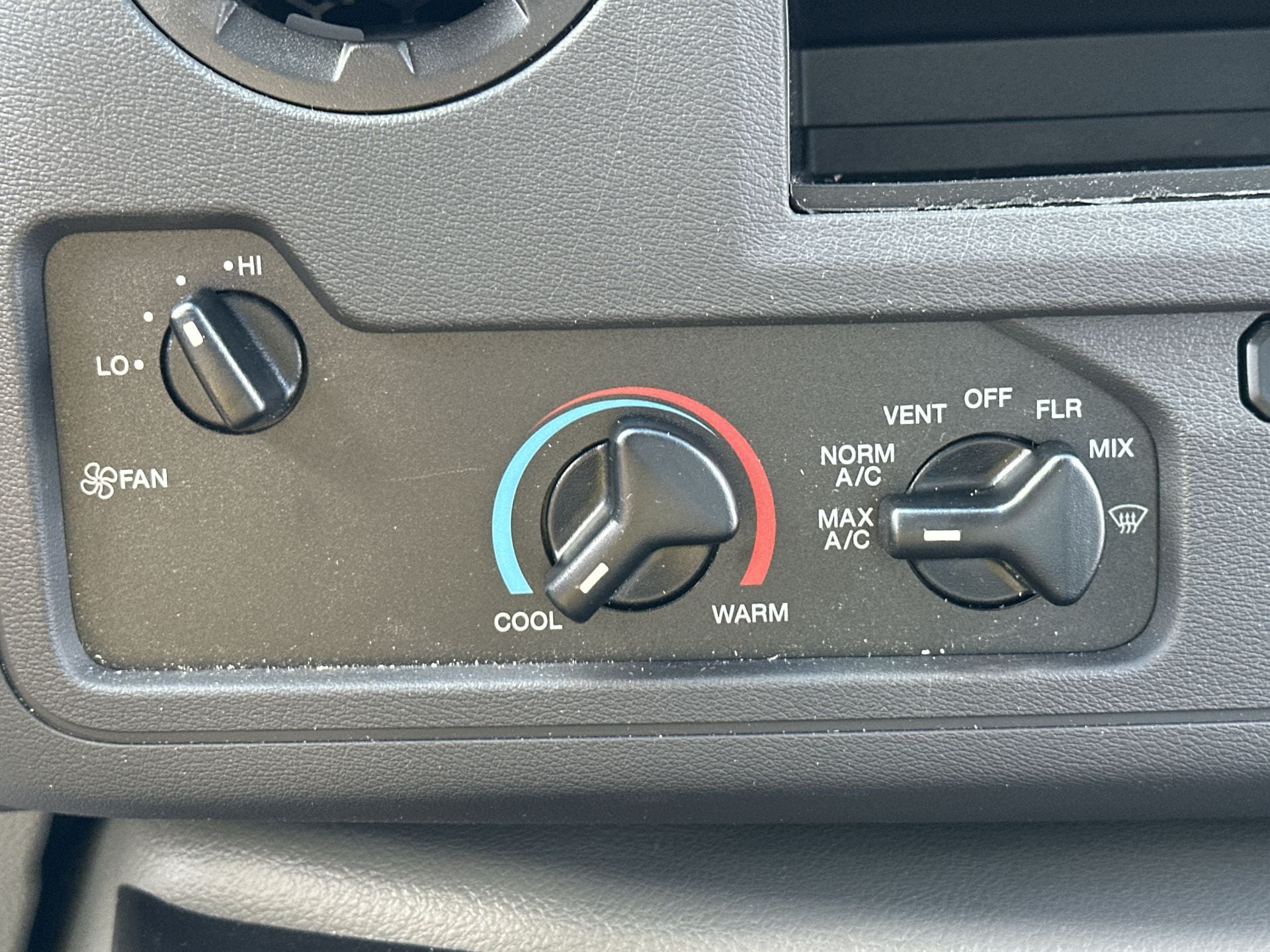 Thumbnail: 2025 Ford Econoline - 12