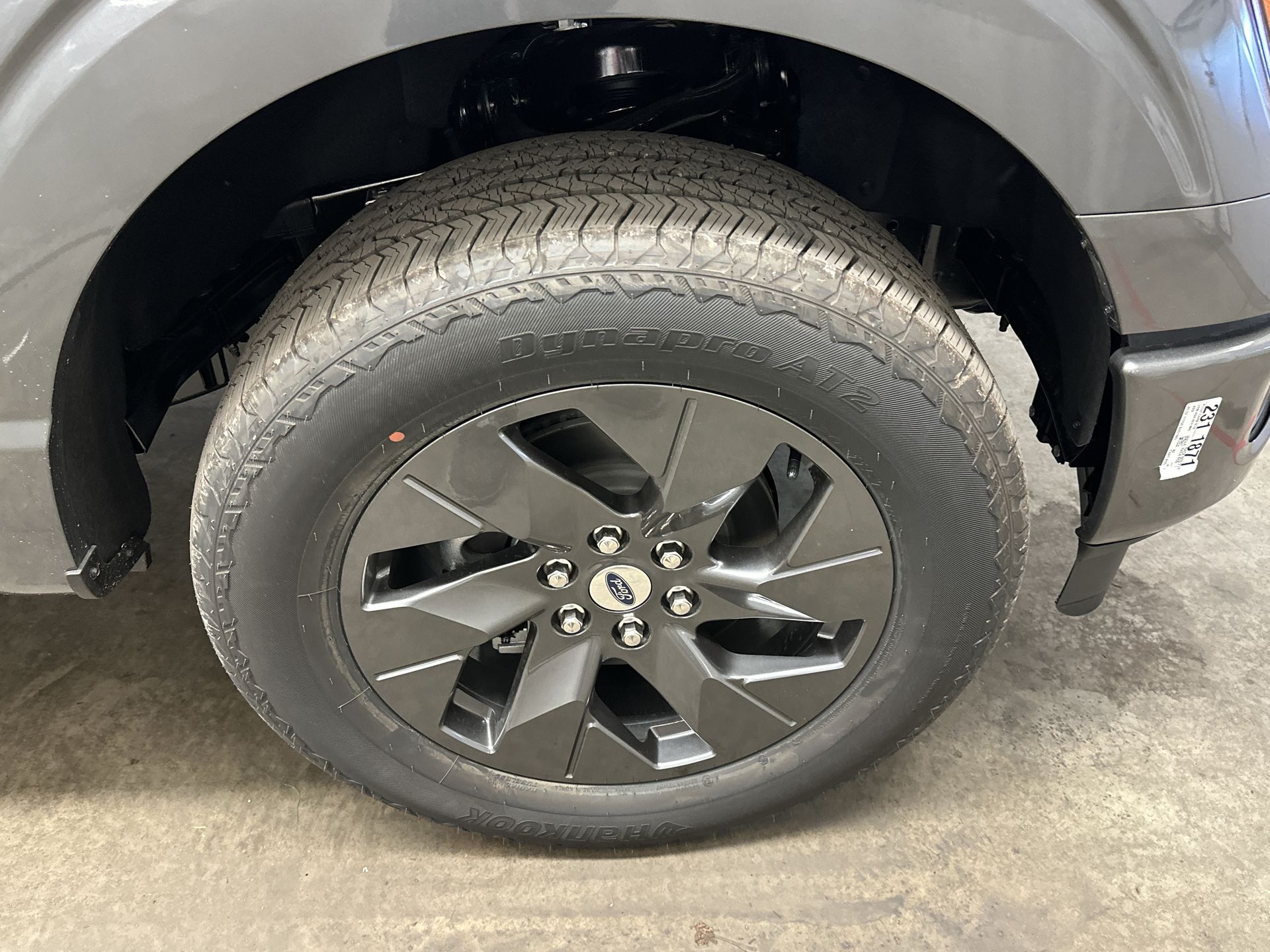 2025 Ford F-150 STX - Photo 13