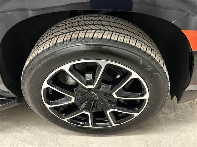 Thumbnail: 2023 Chevrolet Suburban - 5