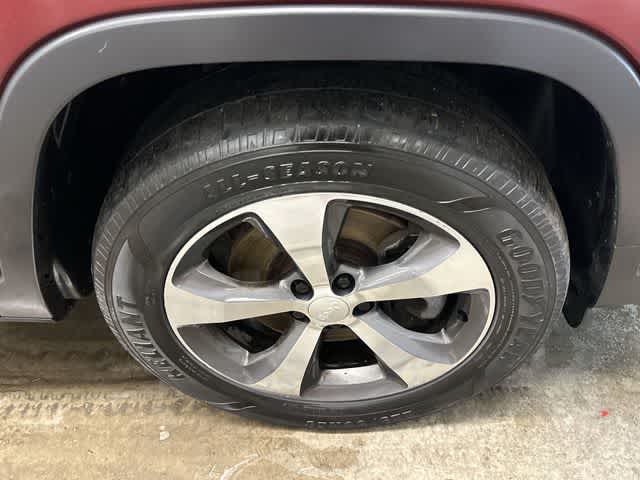 Thumbnail: 2019 Jeep Cherokee - 5