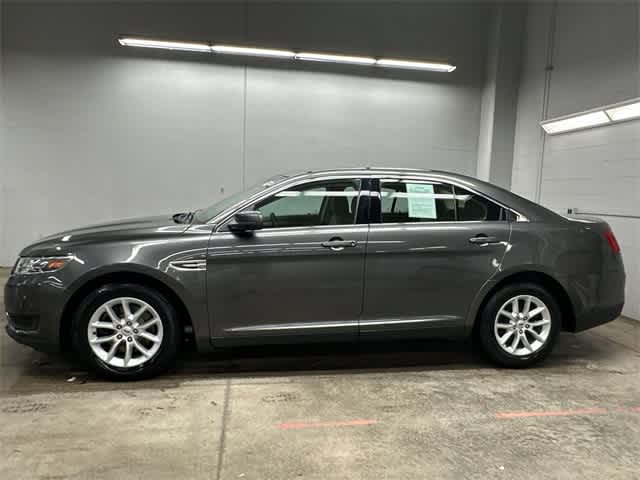 2015 Ford Taurus SE 2