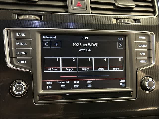 Thumbnail: 2017 Volkswagen Golf - 10